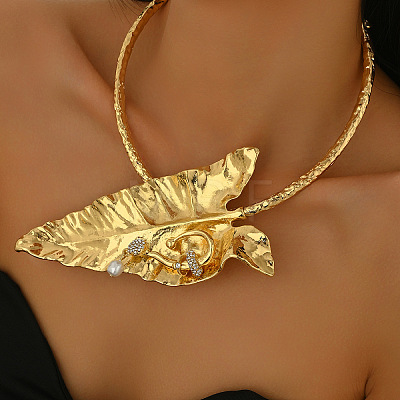 Exaggerated Zinc Alloy Crystal Rhinestone with Plastic Pearl Leaf Choker Necklaces for Women FS-WGACF56-01-1