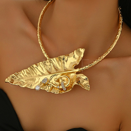 Exaggerated Zinc Alloy Crystal Rhinestone with Plastic Pearl Leaf Choker Necklaces for Women FS-WGACF56-01-1