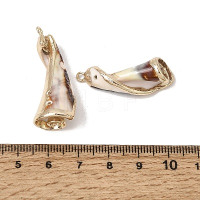 Brass & Natural Shell Pendants SH-CBA27C9-12-1