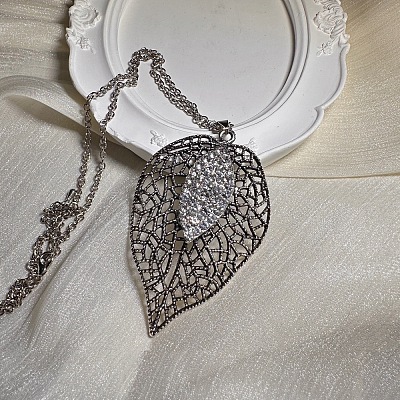 Vintage Alloy Crystal Rhinestone Hollow Leaf Pendant Necklaces for Women ET3744-1