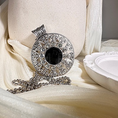 European style Alloy Crystal Rhinestone & Black Resin Flower Pendant Ball Chain Necklaces for Women PH9473-1