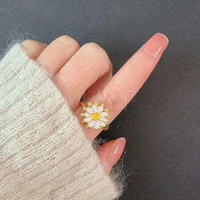 Daisy Rotatable Finger Ring for Women PW-WGB93E2-01-1